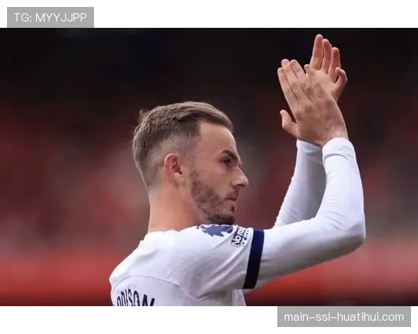 镜头特写：麦迪逊直接任意球破门，帮助热刺扳平比分